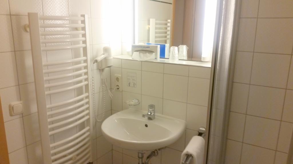 Altstadt- Und Businesshotel Pfaubraeu - Brauereigasthof - Fruehstuecksbuffet - Kostenfreie Radgarage - Hunde Willkommen Trostberg an der Alz Exterior foto